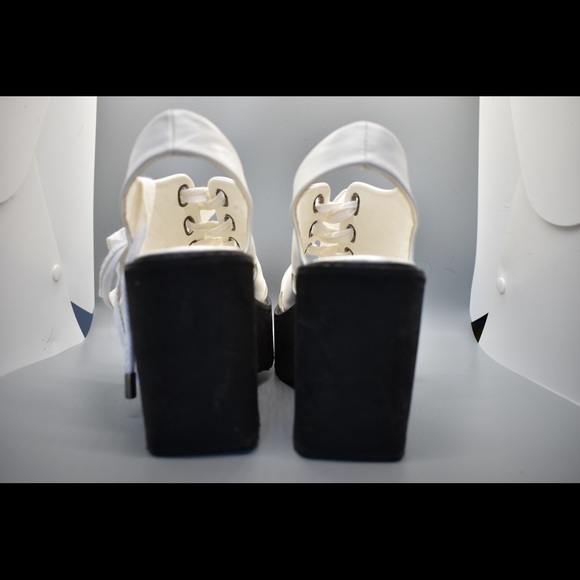White opened toed platform shoes - Picture 3 of 4